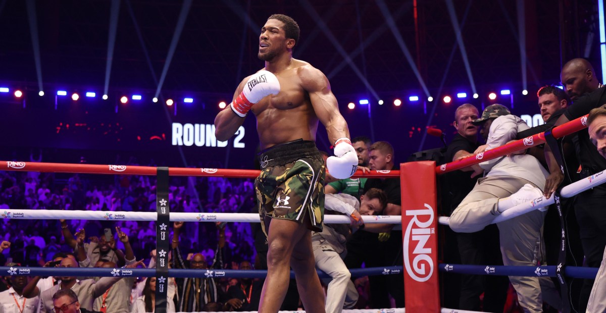 Anthony Joshua se relève de deux knockdowns et écrase Kristian Prenga au deuxième round