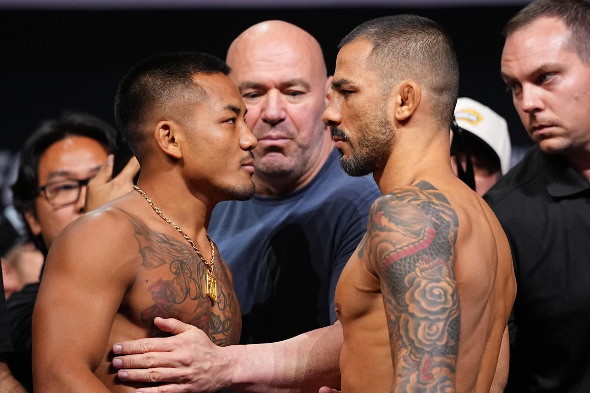 Joshua Van et Alexandre Pantoja lors de l'UFC 331 à Los Angeles