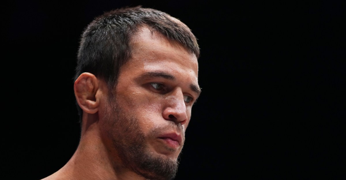Illustration MMA - Usman Nurmagomedov réagit après la collision avec Song Yadon